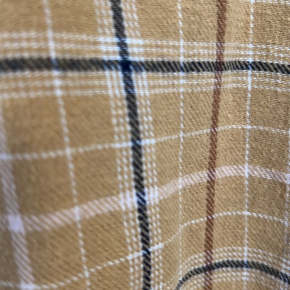 🌻🌻🌻 Flannel double pocket button down. - Picture 4 of 4